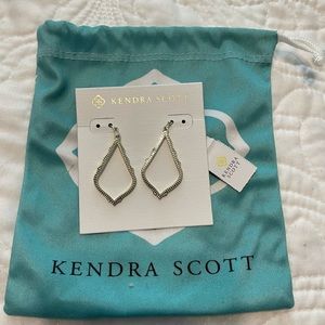 Kendra Scott Sophia Drop Earrings in Gold